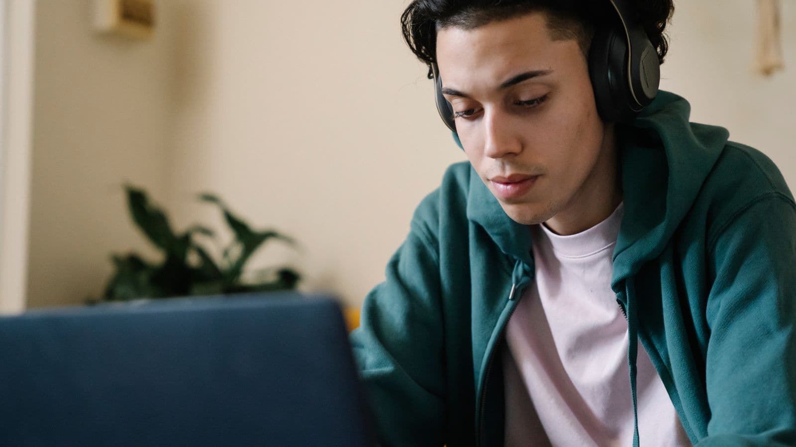 TOEFL Listening Practice: Daily Routines, Materials, and a 4-Week Plan